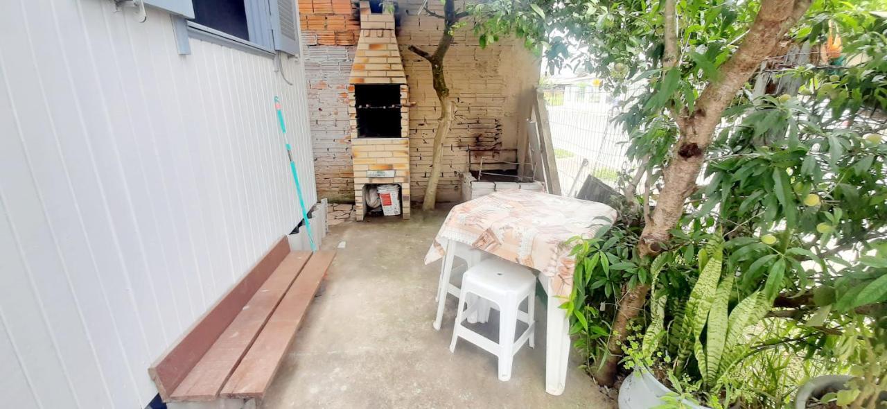 Villa Casa De 2 Quartos Com 2 Ares-Condicionados Em Torres-Rs - Na Mais Bela Praia Gaucha - Cozinha - Banheiro - Tv Smart 32 E Wi-Fi - Estacionamento - Anfitria Superhost No Bnb Exterior foto