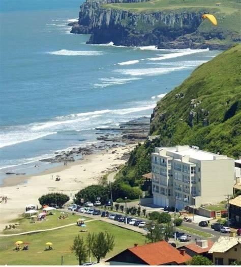 Villa Casa De 2 Quartos Com 2 Ares-Condicionados Em Torres-Rs - Na Mais Bela Praia Gaucha - Cozinha - Banheiro - Tv Smart 32 E Wi-Fi - Estacionamento - Anfitria Superhost No Bnb Exterior foto