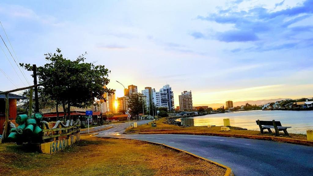 Villa Casa De 2 Quartos Com 2 Ares-Condicionados Em Torres-Rs - Na Mais Bela Praia Gaucha - Cozinha - Banheiro - Tv Smart 32 E Wi-Fi - Estacionamento - Anfitria Superhost No Bnb Exterior foto