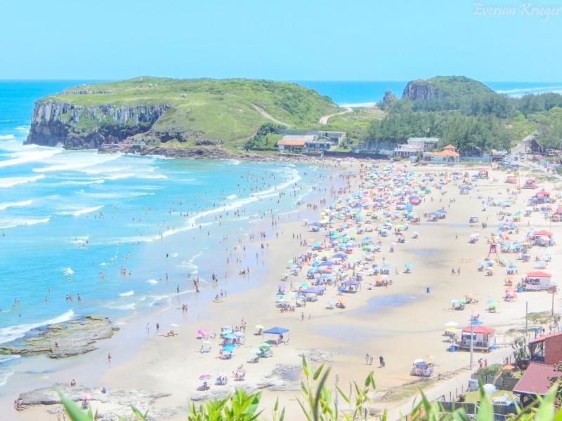 Villa Casa De 2 Quartos Com 2 Ares-Condicionados Em Torres-Rs - Na Mais Bela Praia Gaucha - Cozinha - Banheiro - Tv Smart 32 E Wi-Fi - Estacionamento - Anfitria Superhost No Bnb Exterior foto