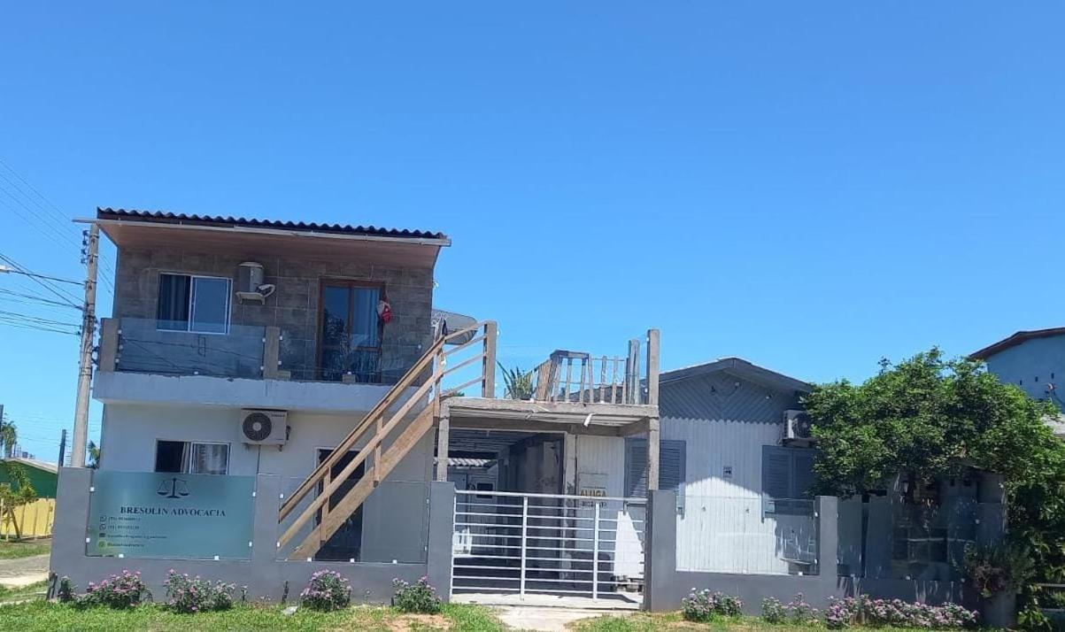 Villa Casa De 2 Quartos Com 2 Ares-Condicionados Em Torres-Rs - Na Mais Bela Praia Gaucha - Cozinha - Banheiro - Tv Smart 32 E Wi-Fi - Estacionamento - Anfitria Superhost No Bnb Exterior foto