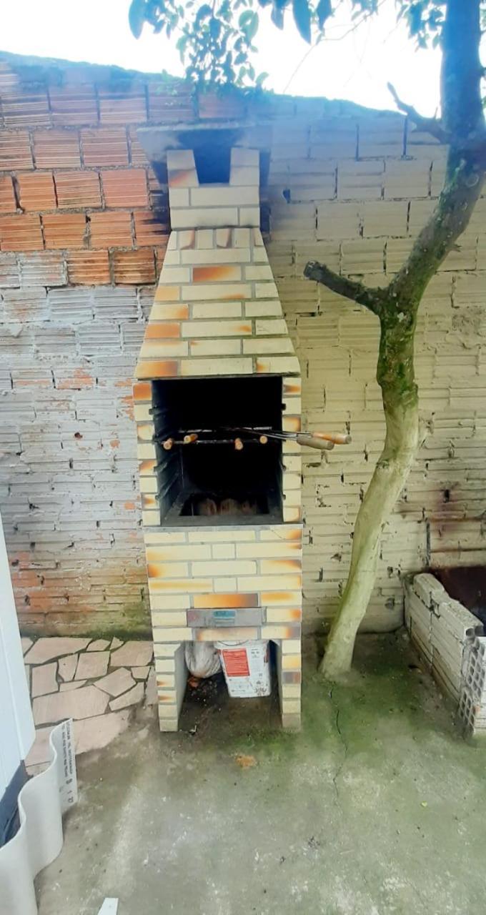 Villa Casa De 2 Quartos Com 2 Ares-Condicionados Em Torres-Rs - Na Mais Bela Praia Gaucha - Cozinha - Banheiro - Tv Smart 32 E Wi-Fi - Estacionamento - Anfitria Superhost No Bnb Exterior foto
