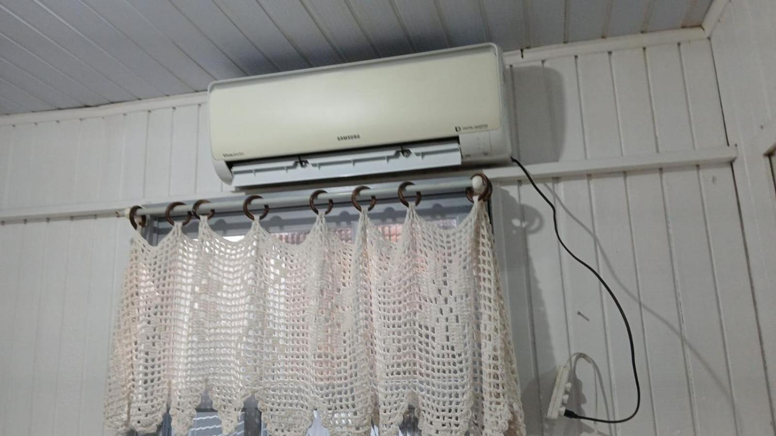 Villa Casa De 2 Quartos Com 2 Ares-Condicionados Em Torres-Rs - Na Mais Bela Praia Gaucha - Cozinha - Banheiro - Tv Smart 32 E Wi-Fi - Estacionamento - Anfitria Superhost No Bnb Exterior foto